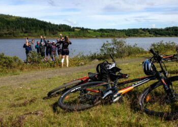 LAKES AND LAVA FIELDS ©bikecompany.is 2017-18 Hvaleyrarvatn hjólaferð